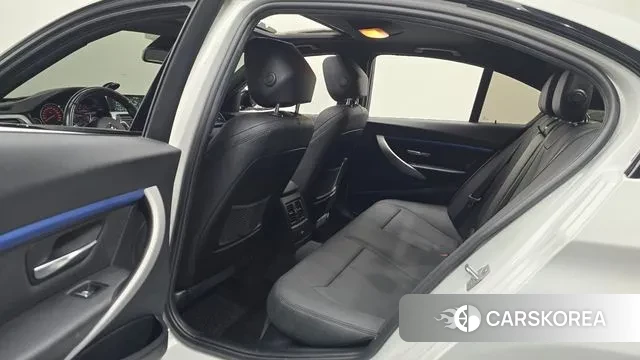 BMW 3 Series (F30) 2018 Белый из Кореи, фото 2