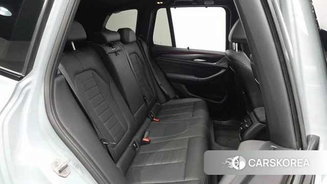 BMW X3 (G01) 2022 Светло-серебряный цвет из Кореи, фото 2