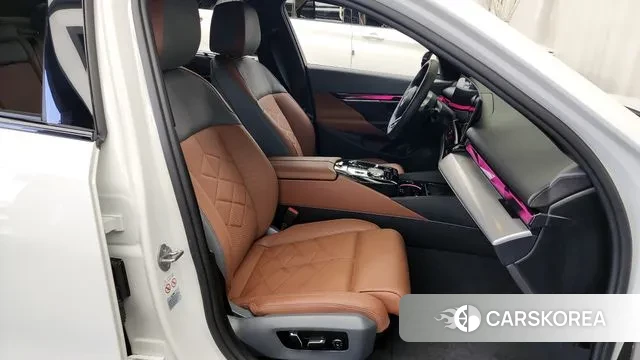 BMW 5 Series (G60) 2024 Белый из Кореи, фото 2