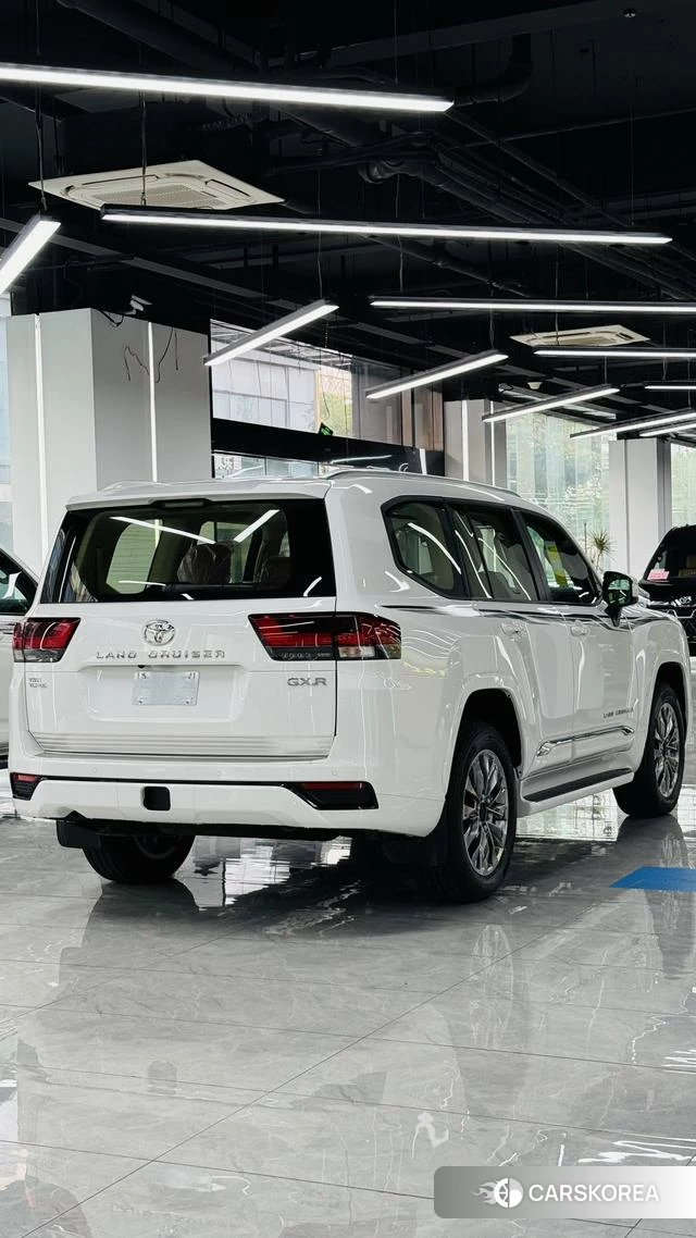 Toyota Land Cruiser (imported) 2024 Белый из Китая, фото 2