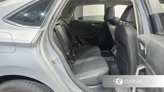 Volkswagen 7th Generation of Jetta 2021 Серебристо-серый из Кореи, фото 2