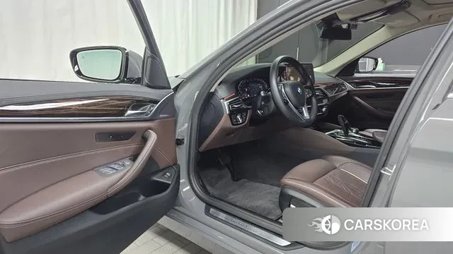 BMW 5 Series (G30) 2022 Серый из Кореи, фото 2