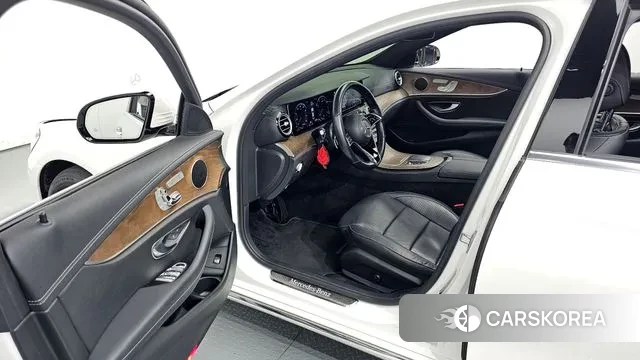 Mercedes-Benz E-Class W213 2020 Белый из Кореи, фото 2