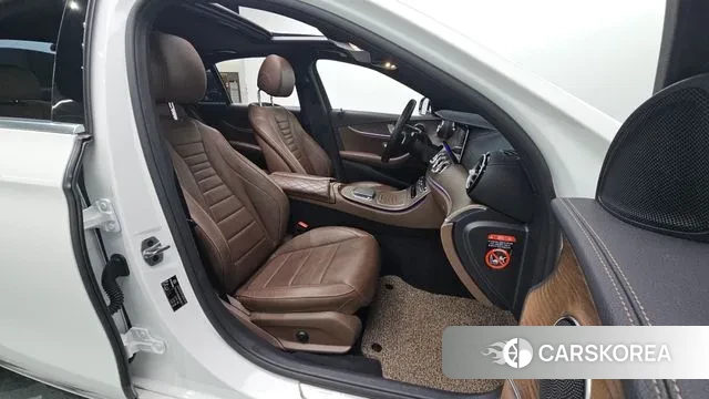 Mercedes-Benz E-Class W213 2021 Белый из Кореи, фото 2