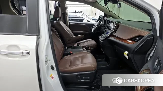 Toyota Sienna 2018 Белый из Кореи, фото 2