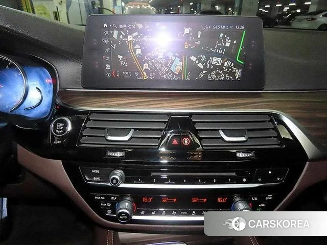 BMW 5 Series (G30) 2018 Серый из Кореи, фото 2