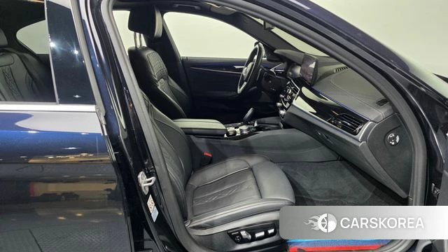 BMW 5 Series (G30) 2020 Черный из Кореи, фото 2