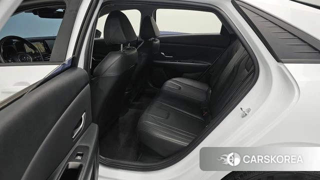 Hyundai Avante Hybrid (CN7) 2023 Белый из Кореи, фото 2