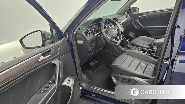 Volkswagen Tiguan Allspace 2023 Синий из Кореи, фото 2