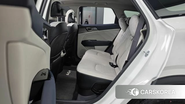 Kia Sportage 5th Generation Hybrid 2024 Белый из Кореи, фото 2