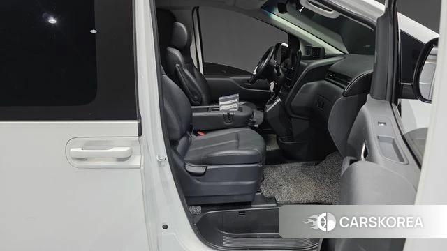 Hyundai Staria 2023 Белый из Кореи, фото 2