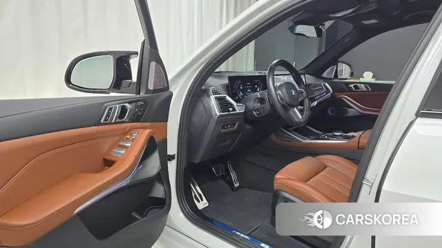 BMW X7 (G07) 2023 Белый из Кореи, фото 2