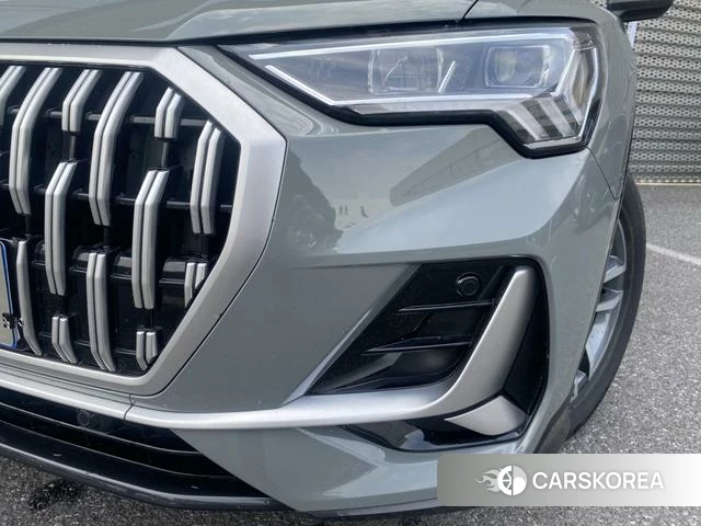 Audi Q3 2023 Темно-серый из Китая, фото 2