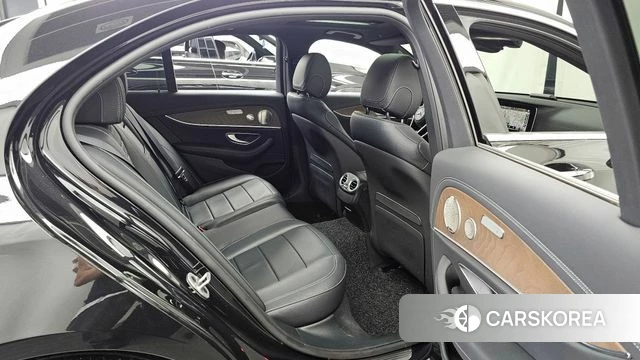 Mercedes-Benz E-Class W213 2022 Черный из Кореи, фото 2
