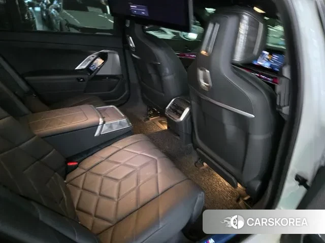 BMW 7 Series (G70) 2024 Белый из Кореи, фото 2