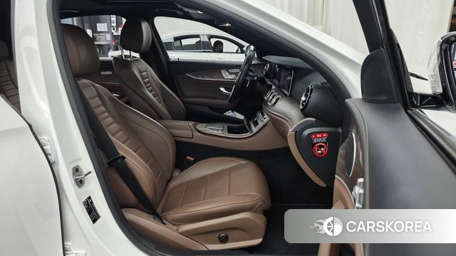 Mercedes-Benz E-Class W213 2022 Белый из Кореи, фото 2