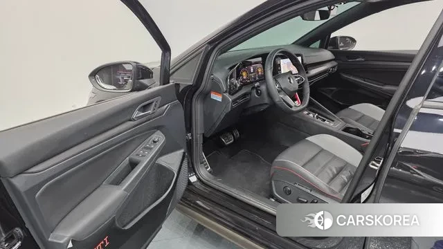 Volkswagen Golf 8th Generation 2022 Черный из Кореи, фото 2