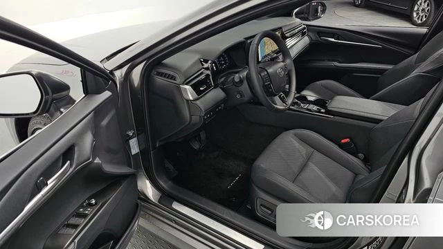 Toyota Camry (XV80) 2025 Серый из Кореи, фото 2