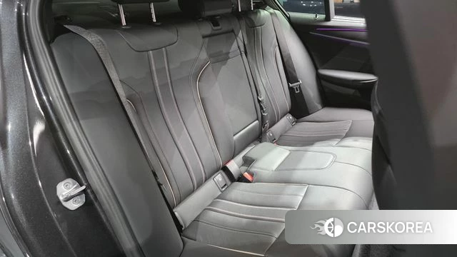 BMW 5 Series (G30) 2022 Серый из Кореи, фото 2