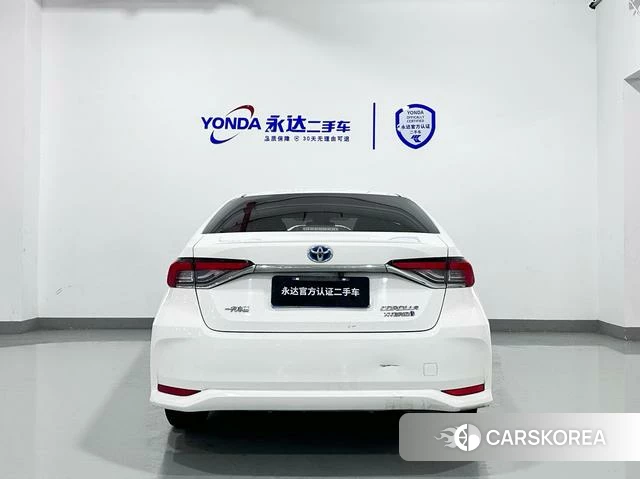 Toyota Corolla 2023 Белый из Китая, фото 2