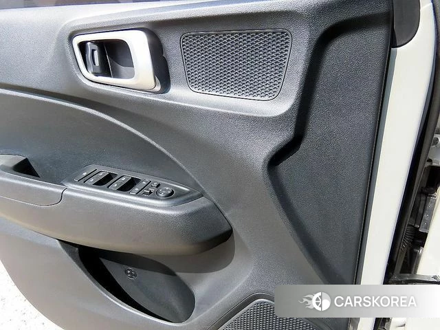 Hyundai Venue 2021 Серебристо-серый из Кореи, фото 2