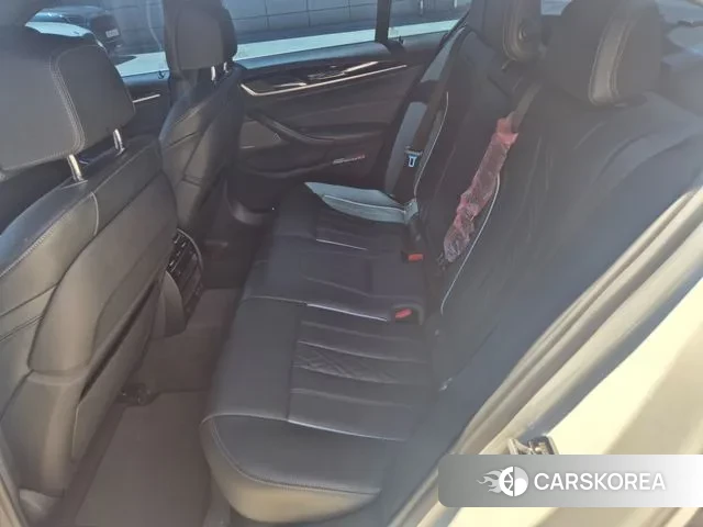 BMW 5 Series (G30) 2020 Белый из Кореи, фото 2