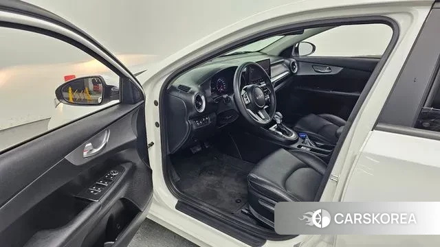 Kia The New K3 2nd generation 2022 Белый из Кореи, фото 2