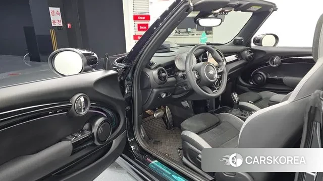 Mini Cooper S Convertible 2024 Черный из Кореи, фото 2