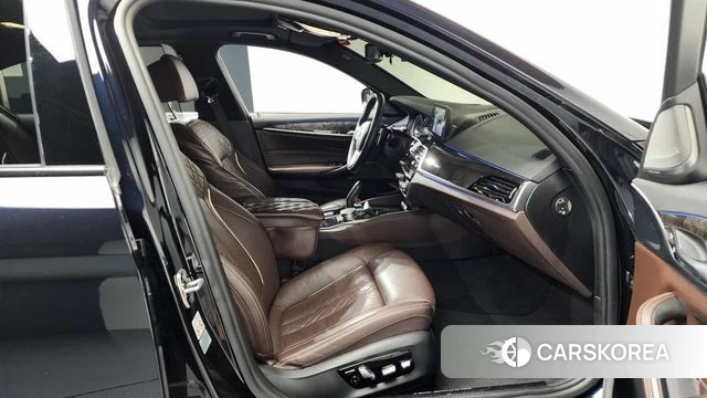 BMW 5 Series (G30) 2018 Черный из Кореи, фото 2
