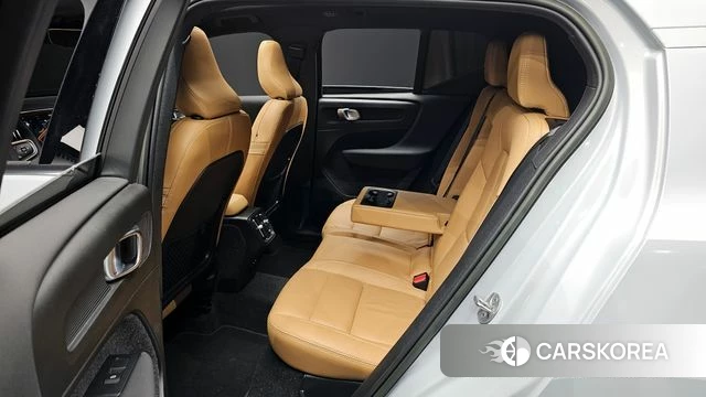 Volvo XC40 2022 Серебристо-серый из Кореи, фото 2