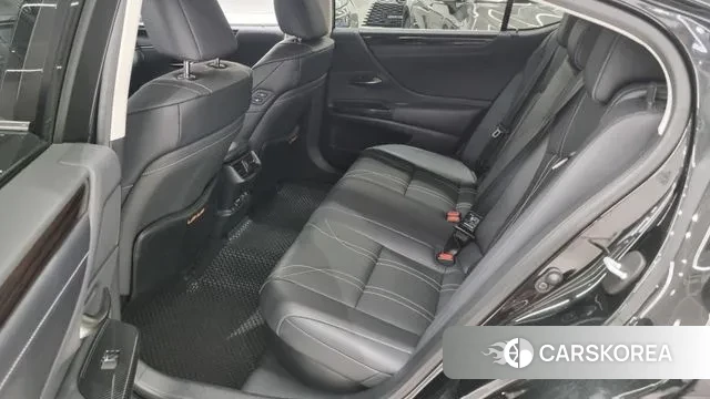 Lexus ES300h 7th generation 2021 Черный из Кореи, фото 2