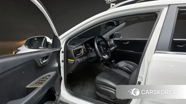 Kia Stonic 2018 Белый из Кореи, фото 2