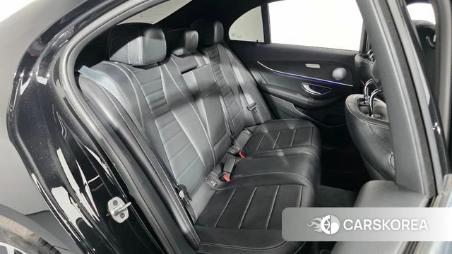 Mercedes-Benz E-Class W213 2022 Черный из Кореи, фото 2