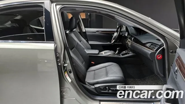 Lexus New ES300h 2018 Песочный из Кореи, фото 2