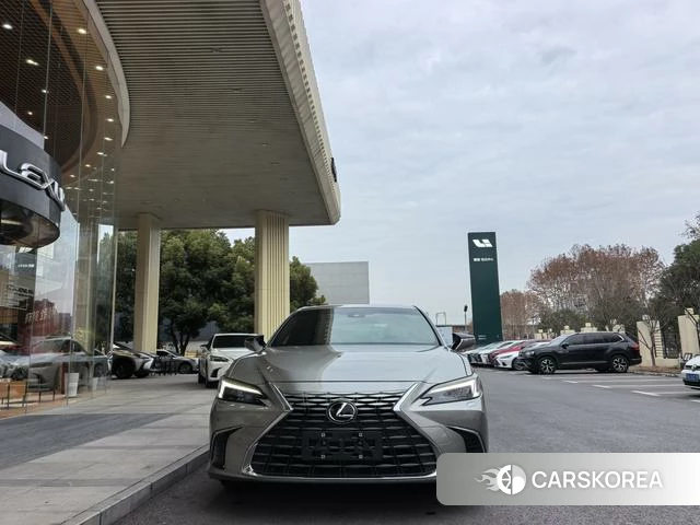Lexus ES 2025 Серебристо-серый из Китая, фото 2
