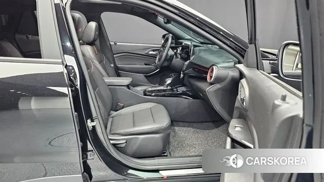 Chevrolet (GM Daewoo) Trax Crossover 2023 Черный из Кореи, фото 2