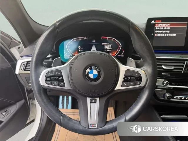 BMW 5 Series (G30) 2022 Белый из Кореи, фото 2