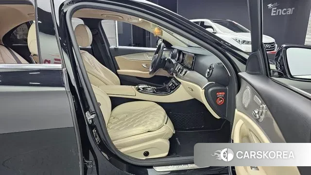 Mercedes-Benz E-Class W213 2018 Черный из Кореи, фото 2