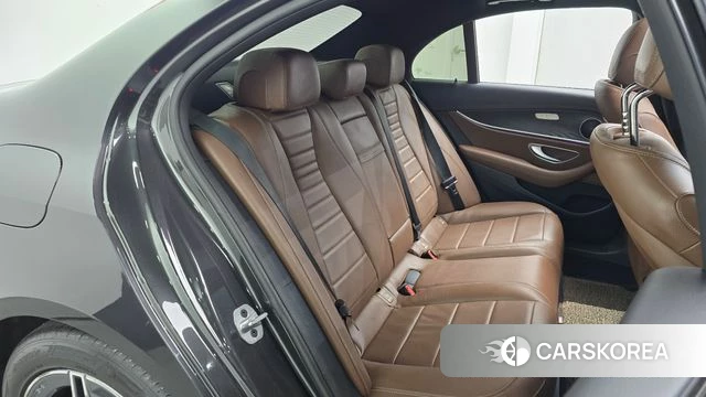 Mercedes-Benz E-Class W213 2023 Серый из Кореи, фото 2