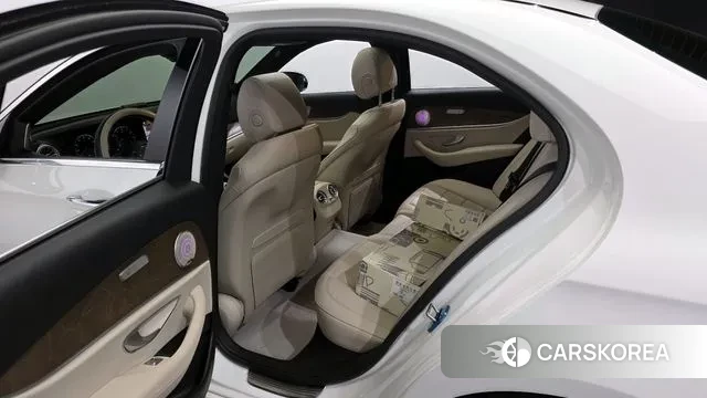 Mercedes-Benz E-Class W213 2021 Белый из Кореи, фото 2