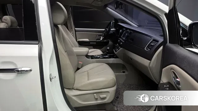 Kia The New Carnival 2019 Белый из Кореи, фото 2