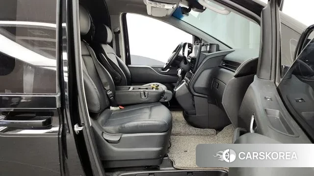 Hyundai Staria 2024 Черный из Кореи, фото 2