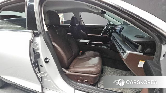 Hyundai Grandeur Hybrid (GN7) 2023 Белый из Кореи, фото 2