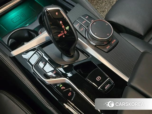 BMW 5 Series (G30) 2023 Черный из Кореи, фото 2