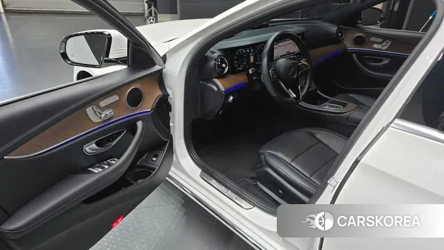 Mercedes-Benz E-Class W213 2021 Белый из Кореи, фото 2