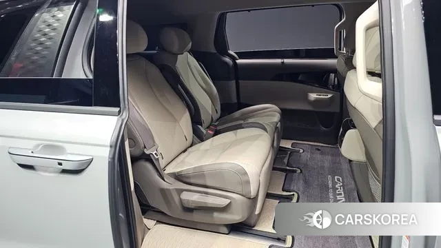 Kia The New Carnival 4th Generation 2024 Серебристо-серый из Кореи, фото 2