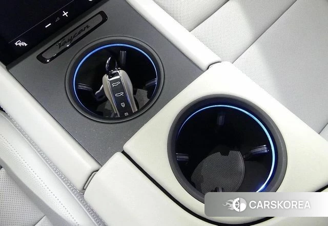 Porsche Taycan 2023 Жемчужный цвет из Кореи, фото 2