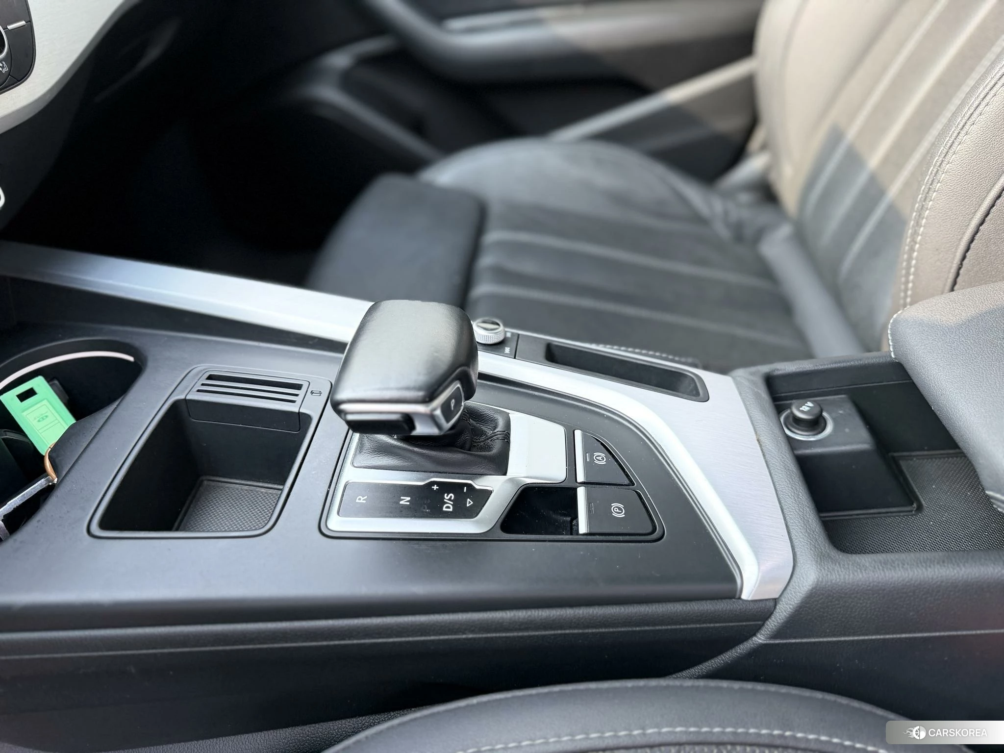 Audi A4L 2020 Темно-серый из Китая, фото 2