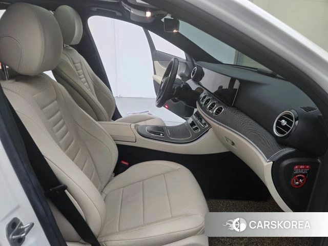 Mercedes-Benz E-Class W213 2022 Белый из Кореи, фото 2