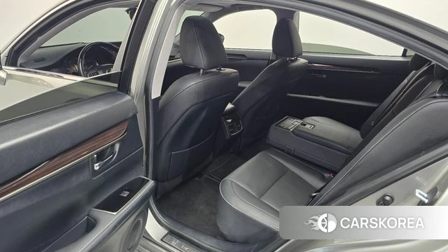 Lexus New ES300h 2018 Серебряный из Кореи, фото 2